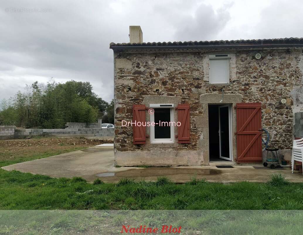 Maison à SAINT-ANDRE-TREIZE-VOIES