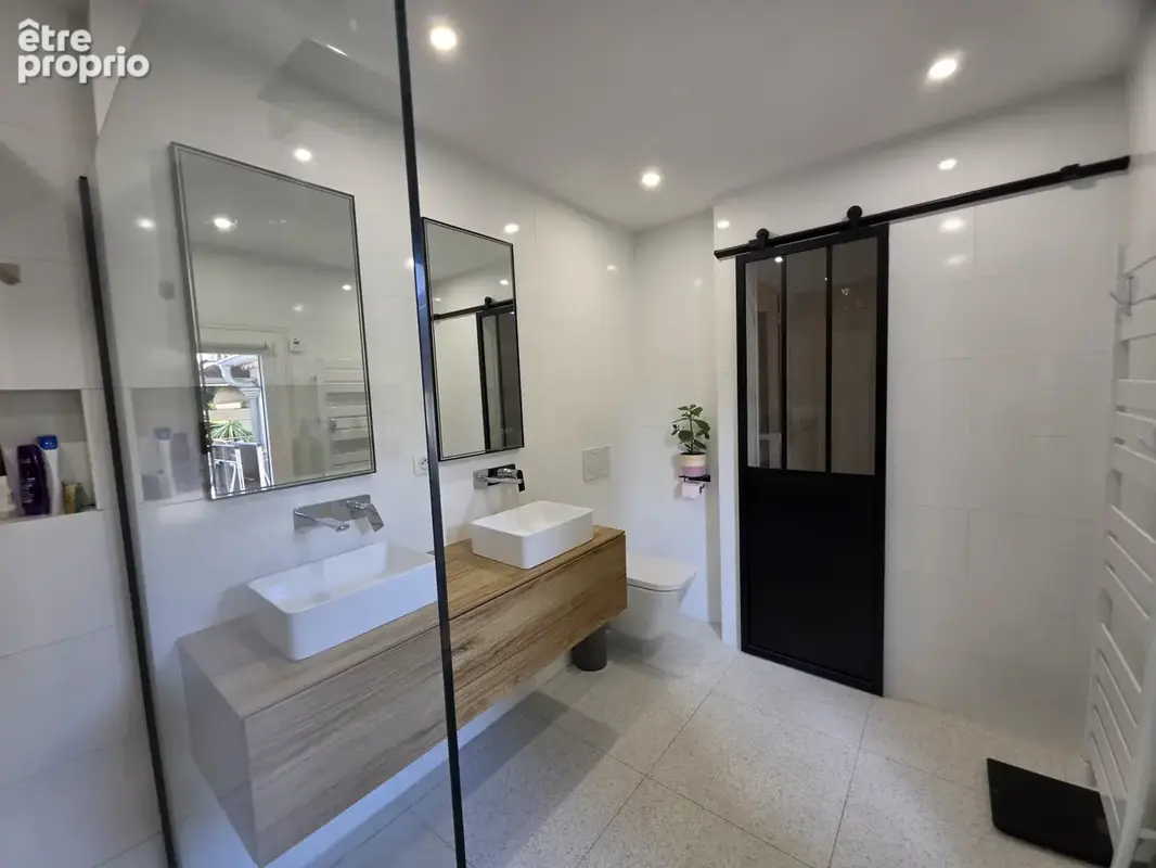 Villa rénovée design avec piscine - photo 12