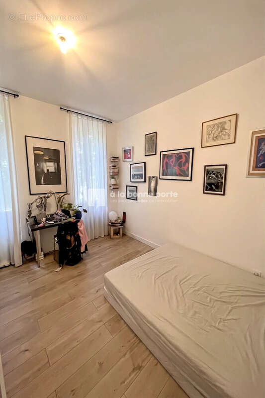 Appartement 64 m² à Marseille-1e  - photo 4