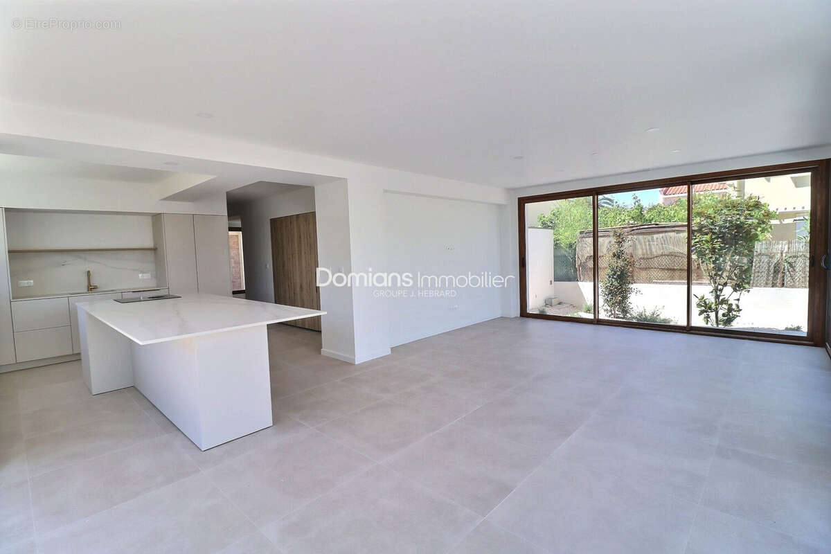 Maison 200 m² à Saint-Cyprien  - photo 5
