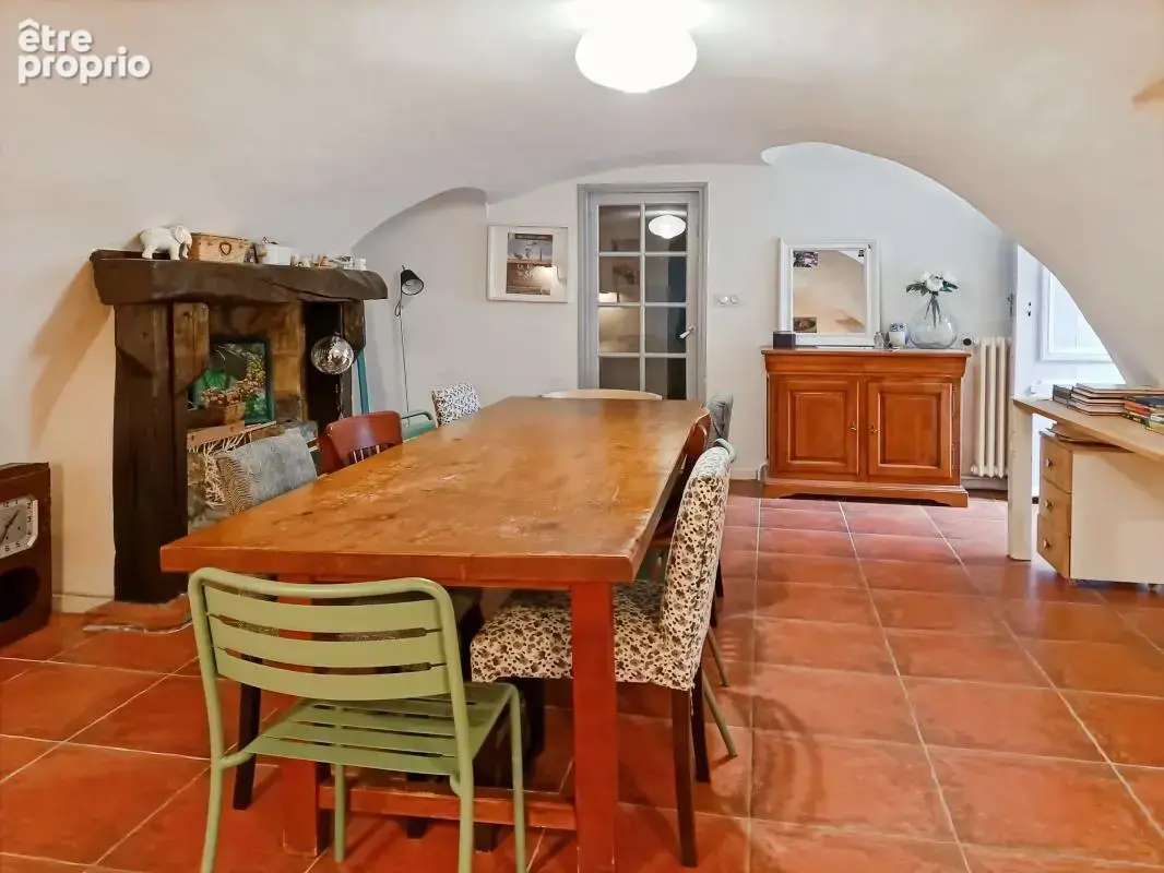 Maison T5 de 185m² avec terrasse, dépendance et charme de l'ancien - photo 4
