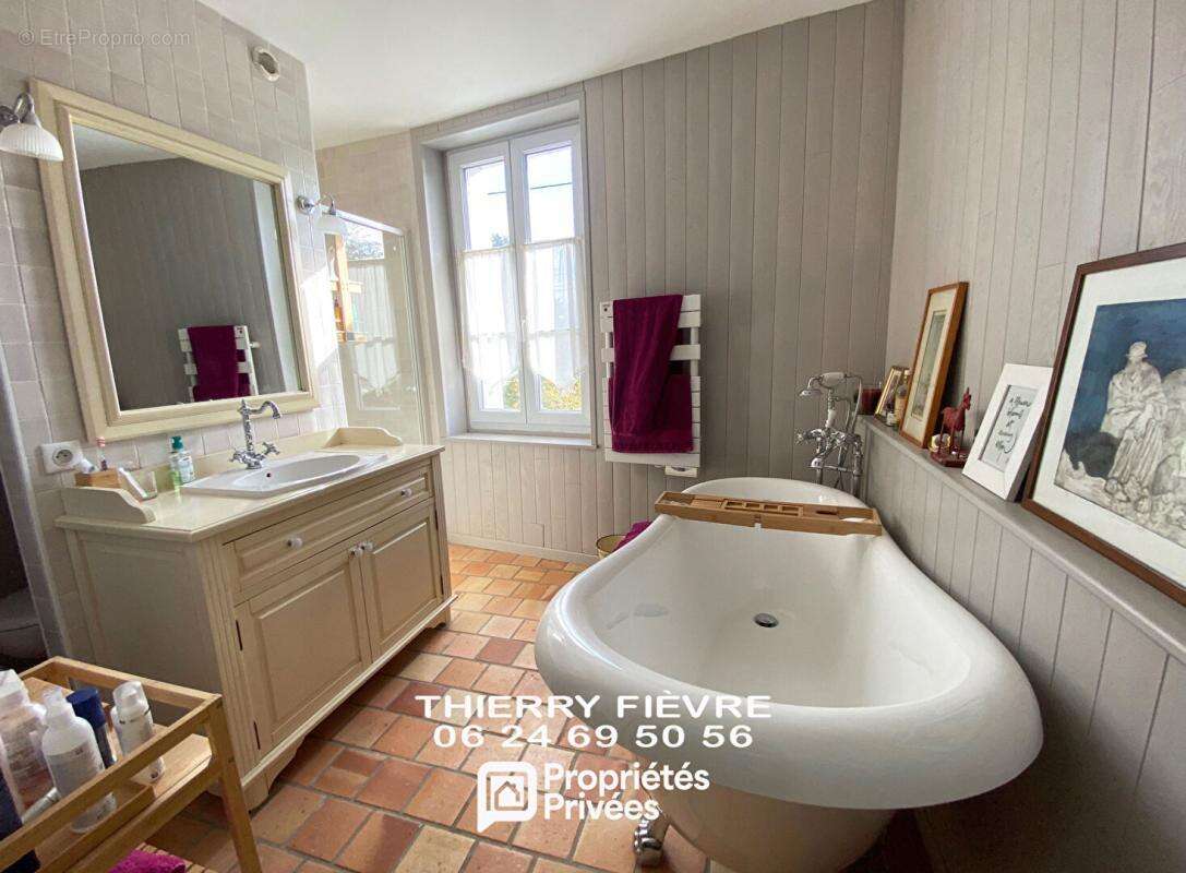 Maison à VILLAINES-LES-ROCHERS