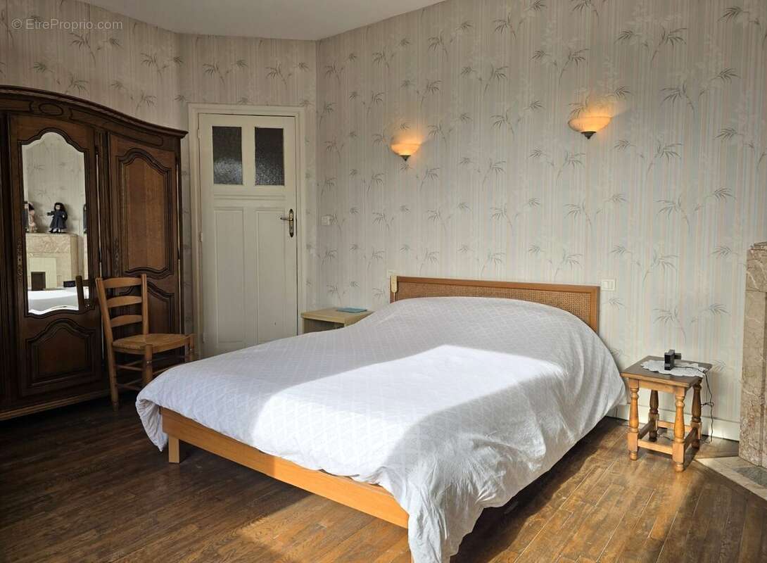 Chambre 3 - Maison à FORMERIE