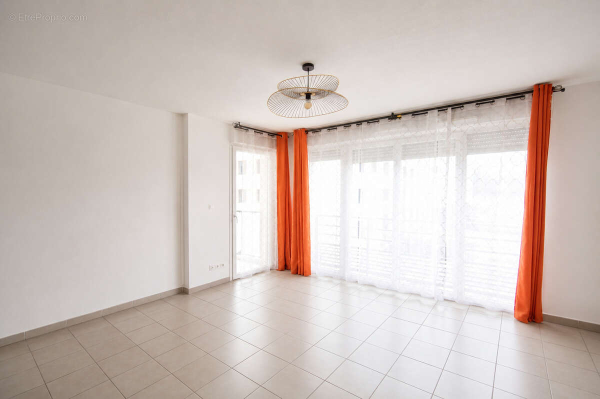 Appartement à MARSEILLE-4E