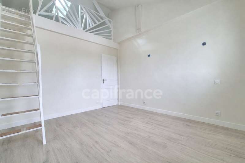 Maison à vendre 4 pièces ROYAN (17) - Quartier du parc - Grand Garage - photo 9