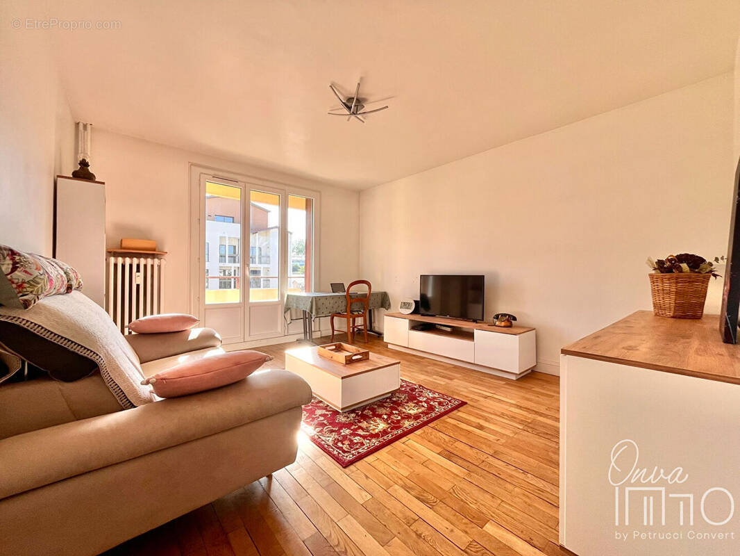 Appartement à DECINES-CHARPIEU