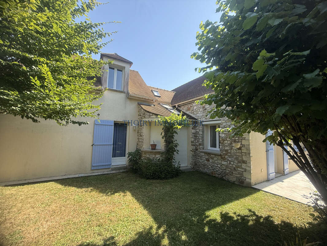 Maison à THOIRY