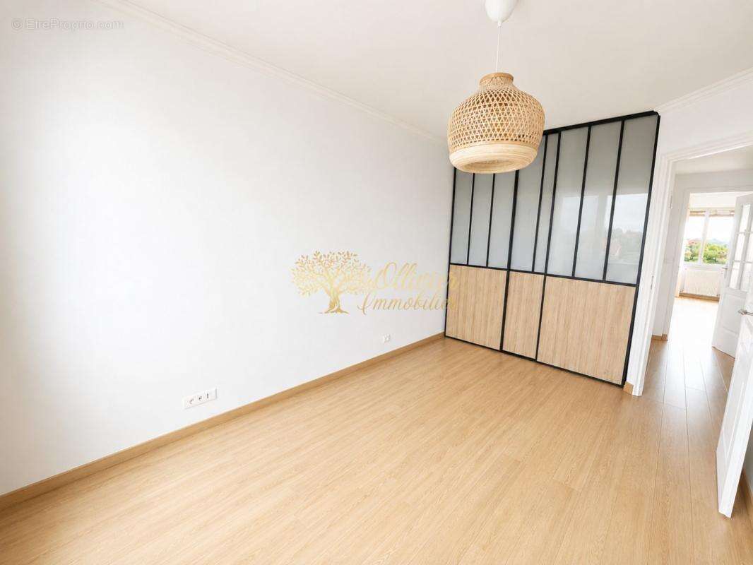 Appartement à SAINT-MAUR-DES-FOSSES