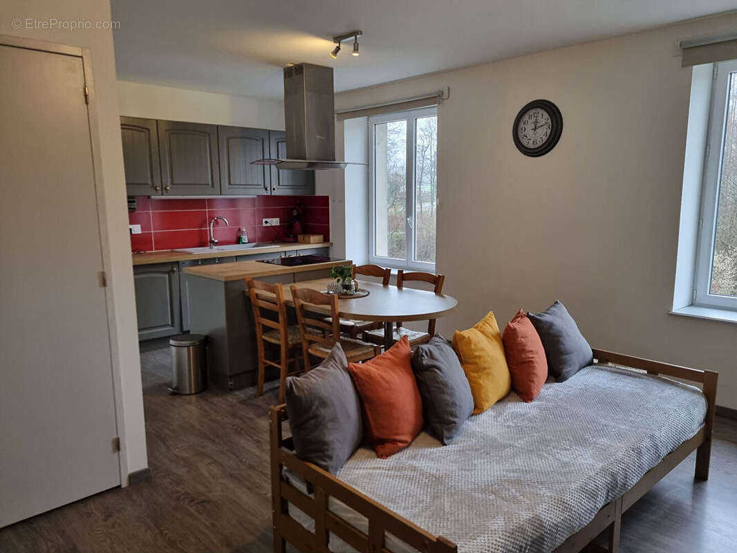 Appartement à LE MAYET-DE-MONTAGNE