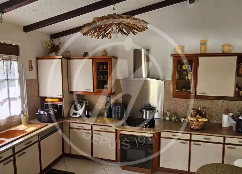 A vendre 680 000 € -villa t6 - baie mahault- vue mer - photo 4