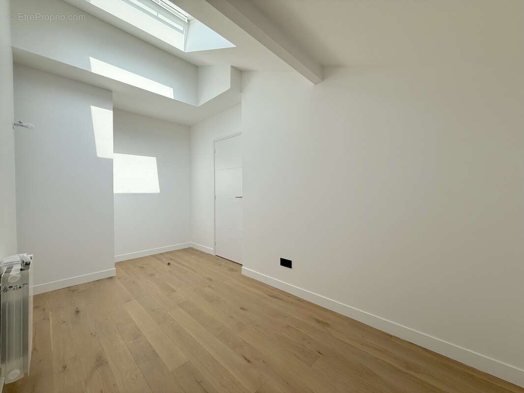 Appartement à LA TOUR-DE-SALVAGNY