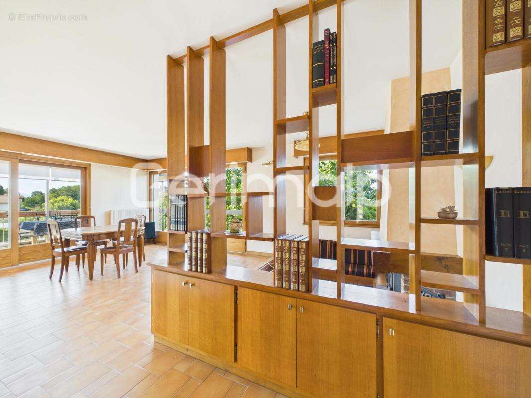 Vente - Maison - 8 pièces + cuisine - 180 m² - 795 000 € - - photo 13
