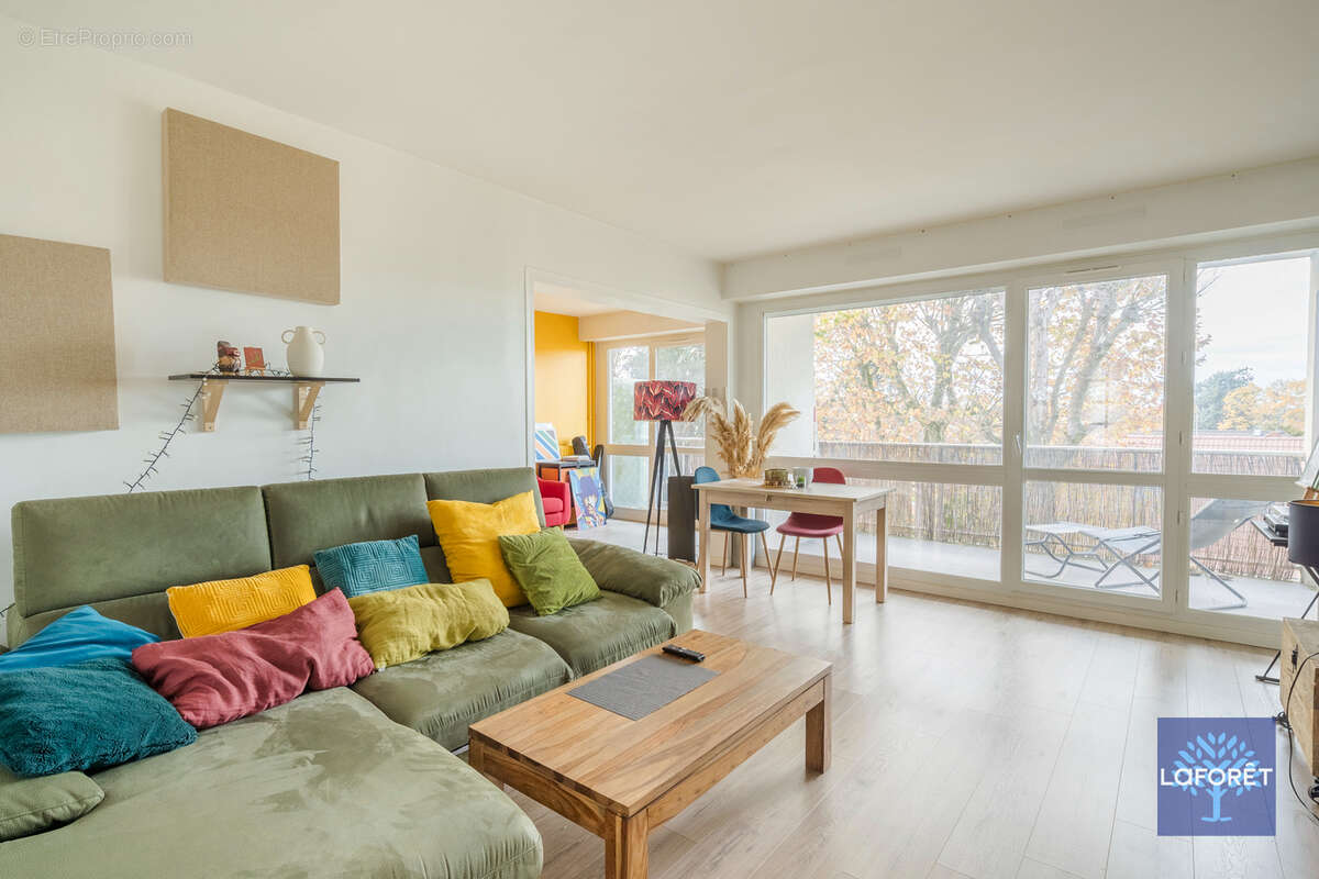 Appartement à LES PAVILLONS-SOUS-BOIS