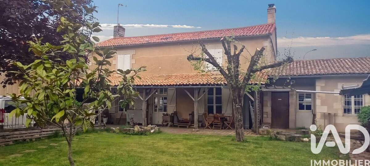 Photo 1 - Maison à NEUVILLE-DE-POITOU