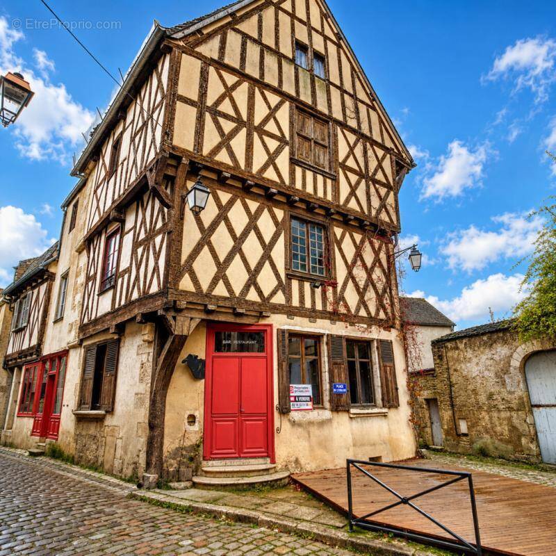 Maison à NOYERS