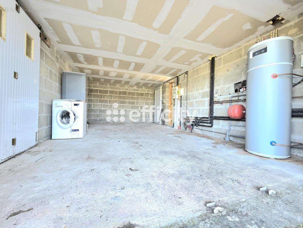 Maison 143 m² à Courtillers  - photo 18