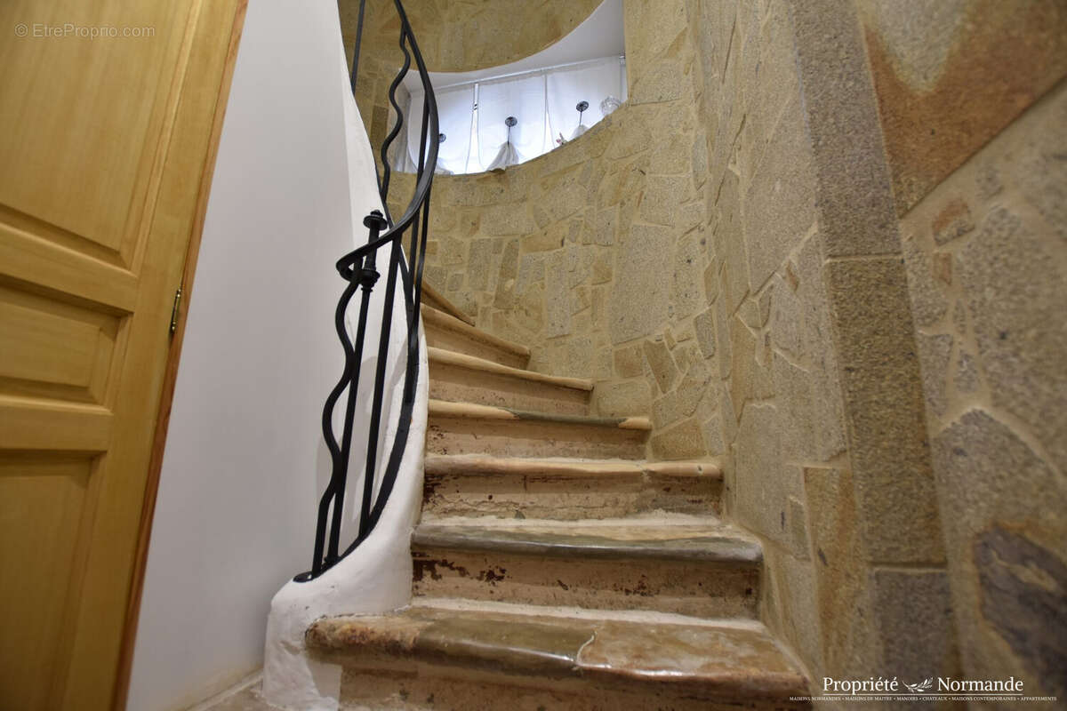escalier pierre - Maison à PONT-AUDEMER
