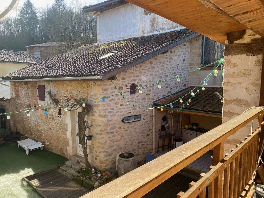Maison à VITRAC-SAINT-VINCENT