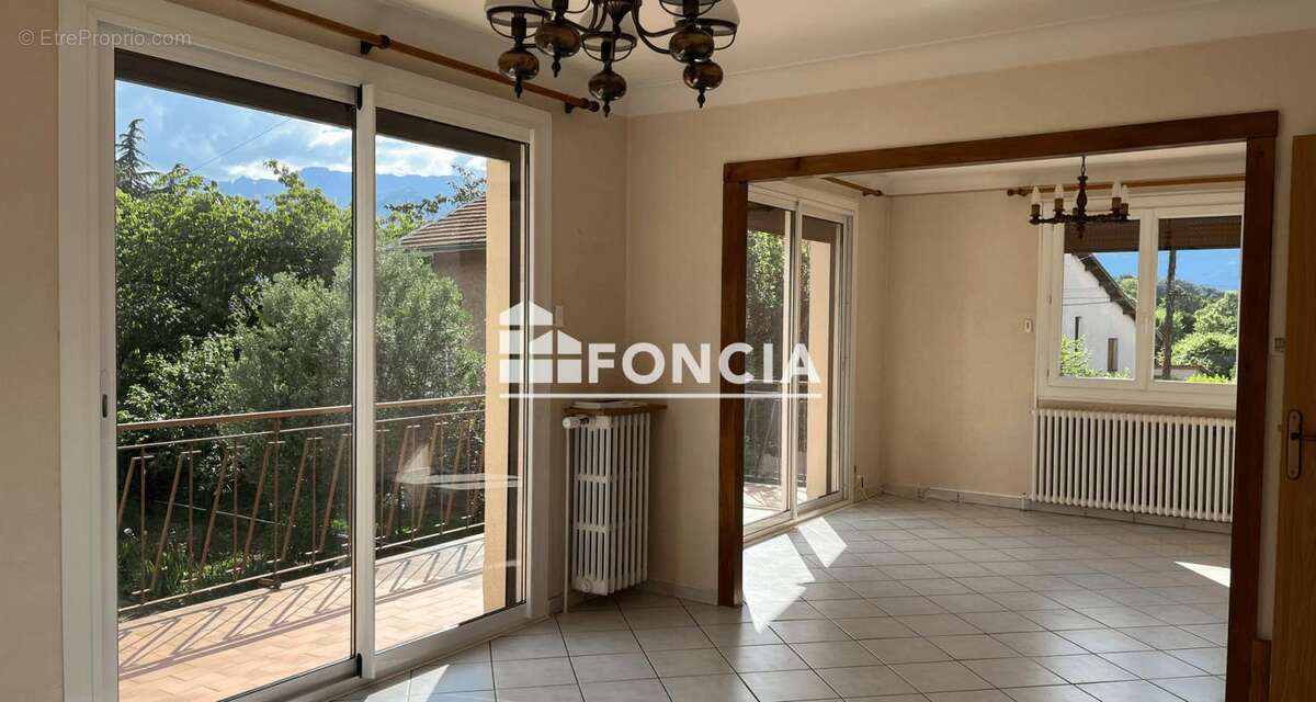 Maison à CHAMP-SUR-DRAC