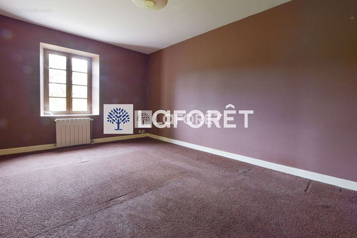 Maison à SAINT-GENIS-DE-SAINTONGE