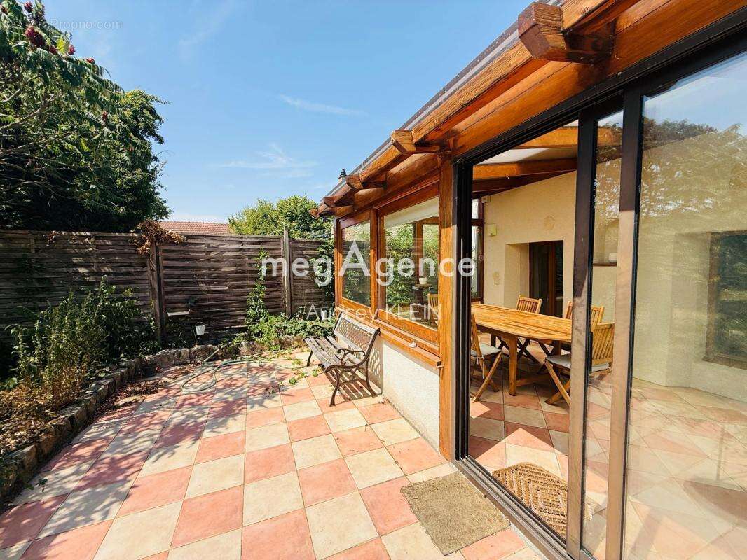 Spacieuse maison familiale avec garage, dépendance et jardin - photo 9