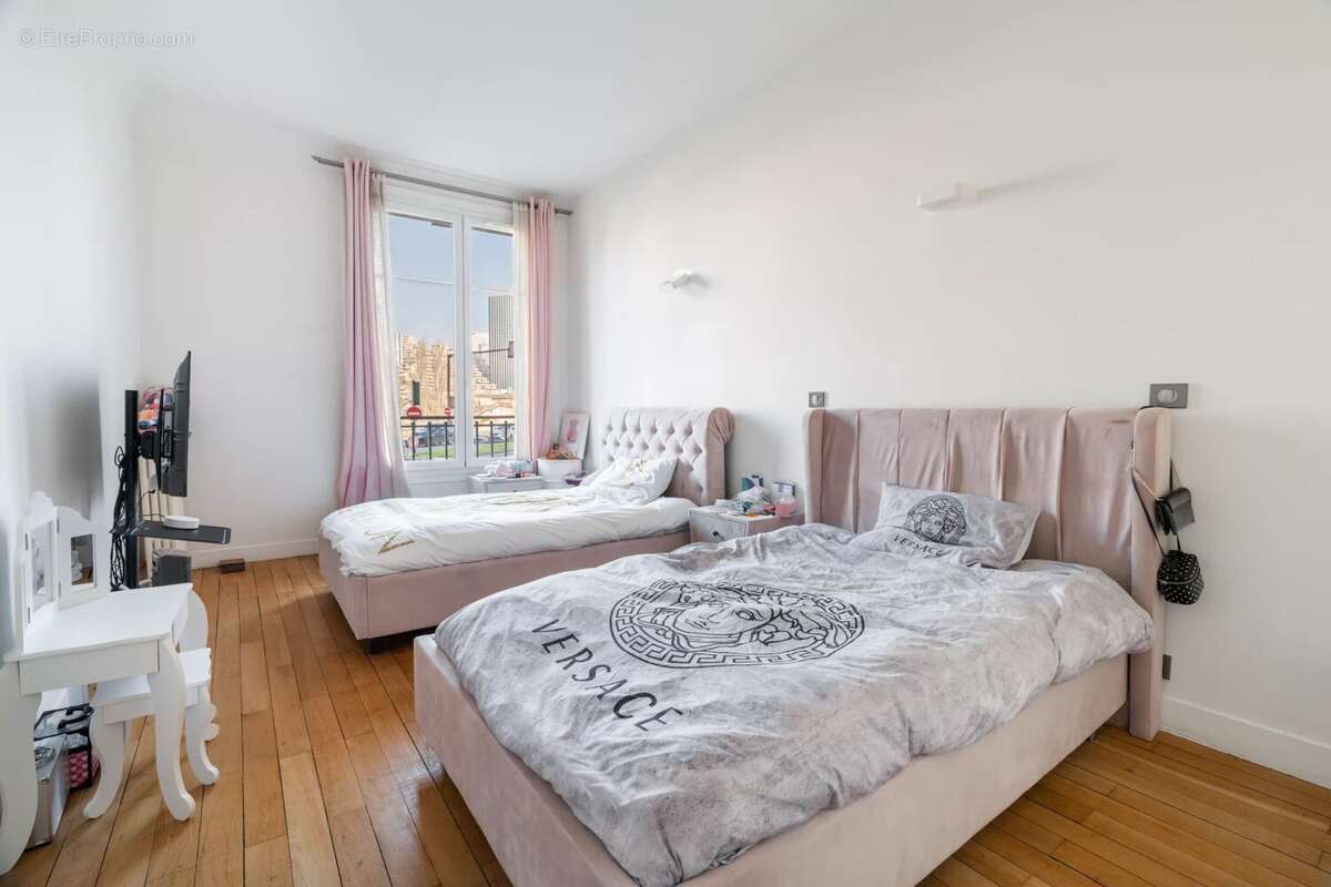 Appartement à NEUILLY-SUR-SEINE