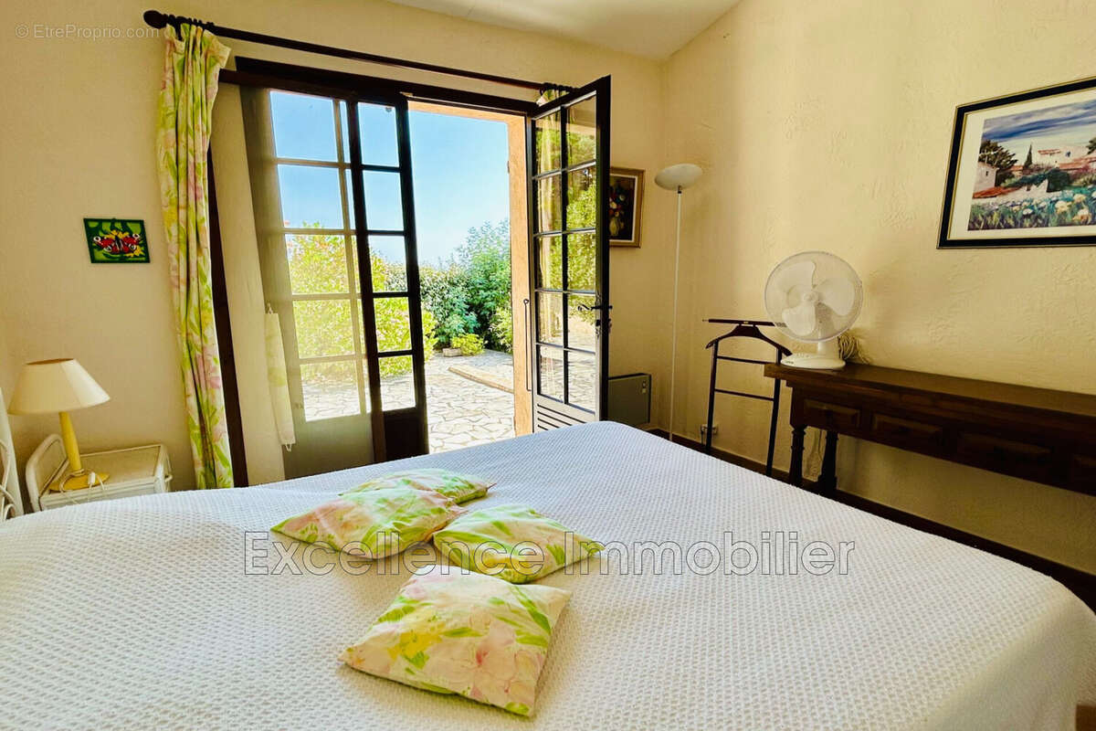 Maison à LES ISSAMBRES