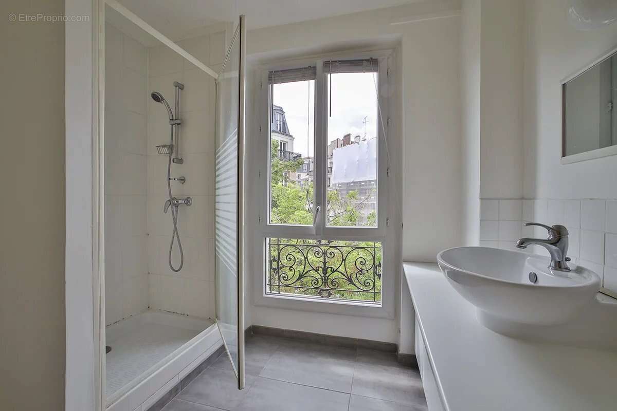 Appartement à PARIS-18E