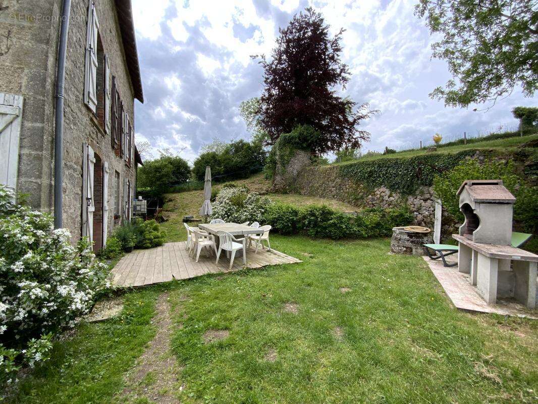 Maison à BERSAC-SUR-RIVALIER