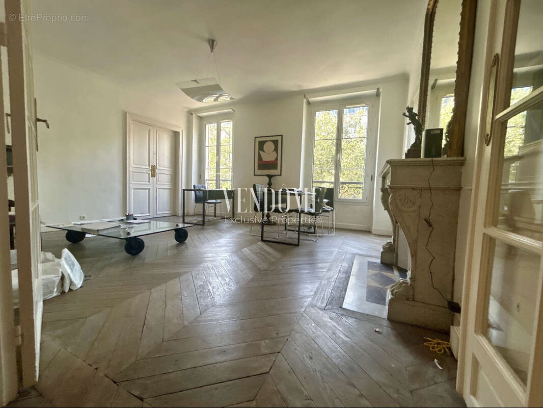 Appartement à PARIS-3E