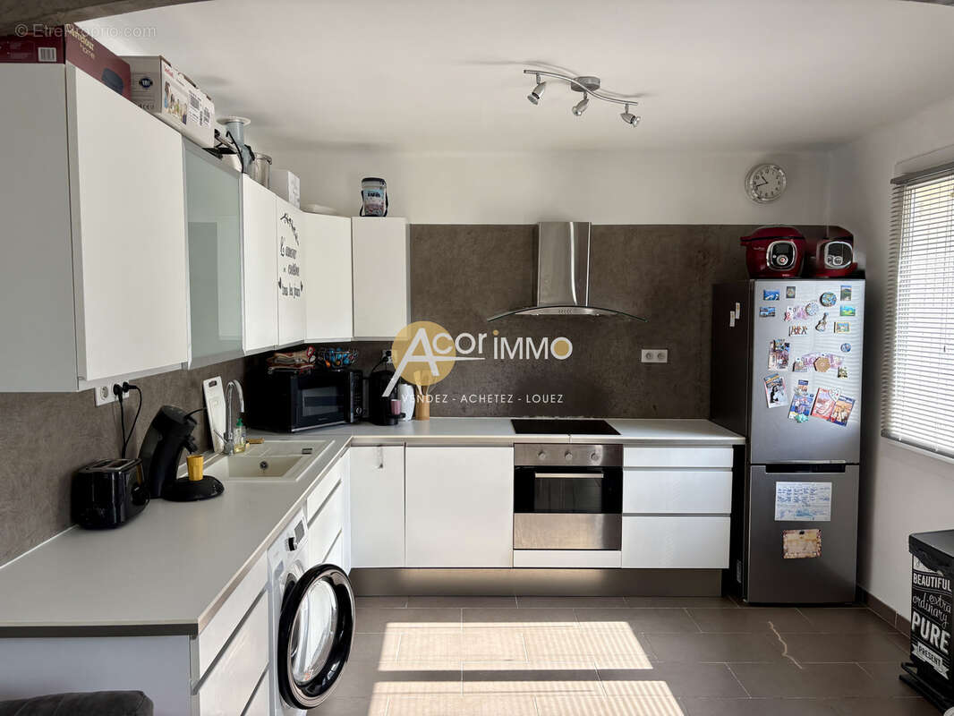 T4 72m2 entièrement rénové avec ascenseur   Résidence arborée   À deux pas de la gare de Toulon 242000 € - photo 3