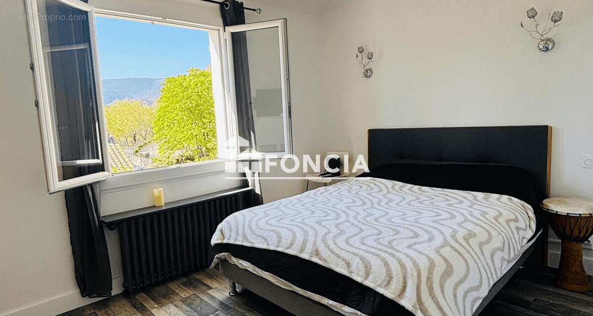 FAYENCE - Villa plain-pied rénovée 100m² + F1 indépendant - Idéal famille - photo 4