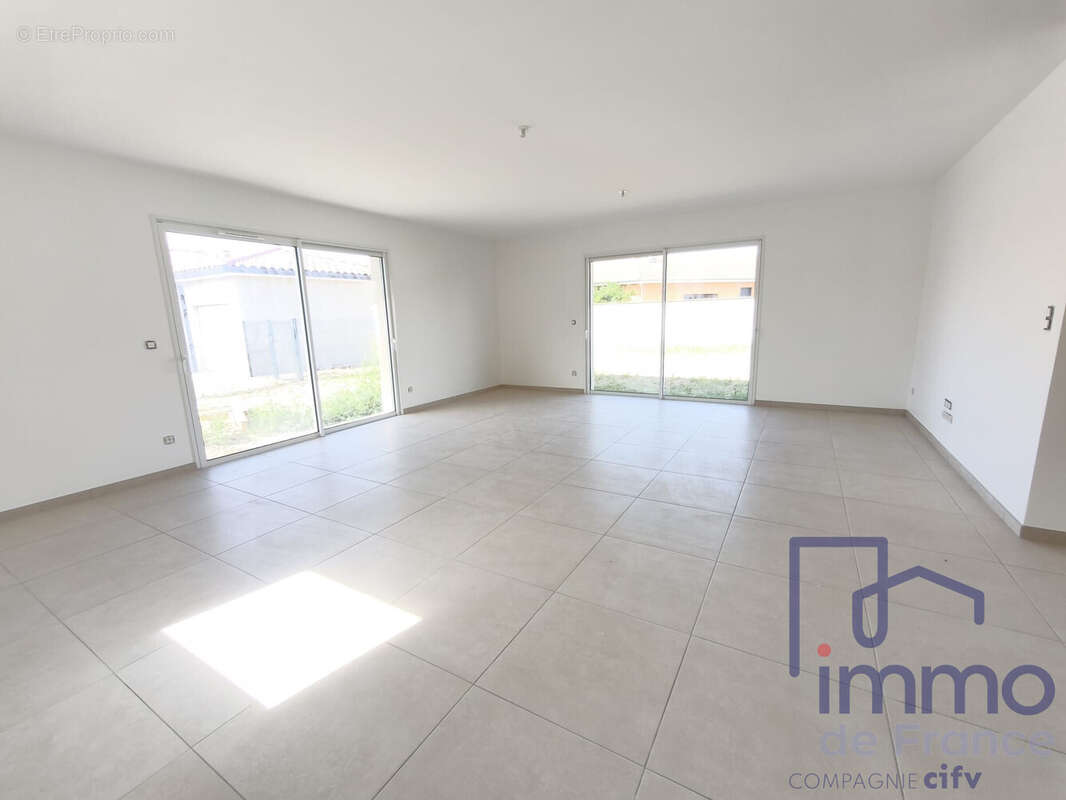 Maison 92 m² à Saint-Cyprien  - photo 5