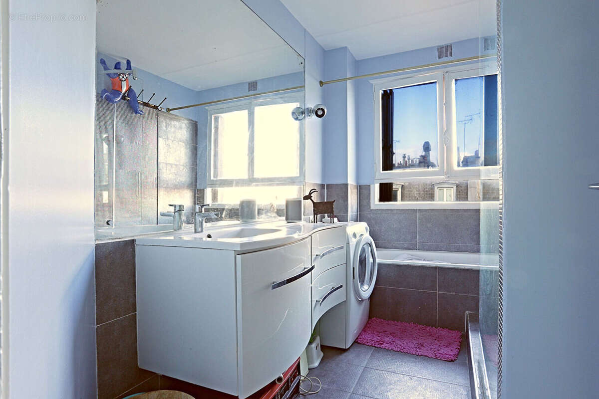 Appartement à PARIS-18E