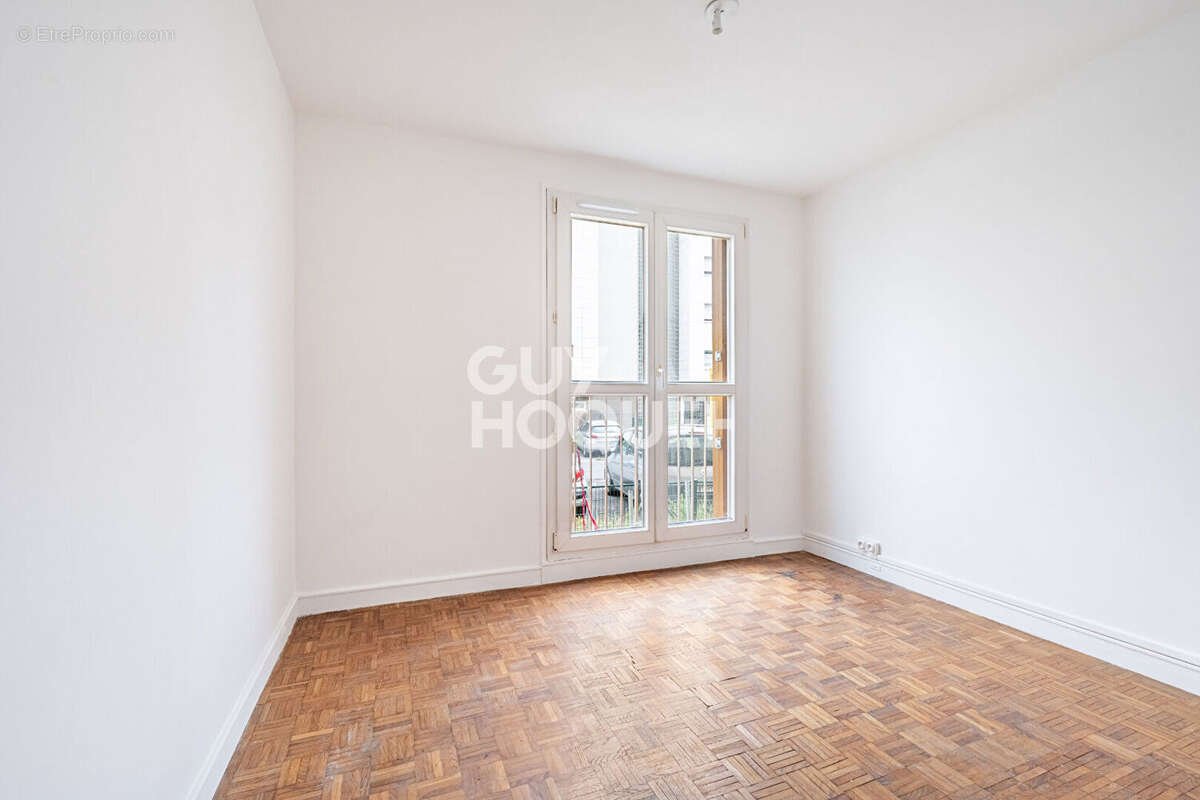 Appartement à VILLENEUVE-LA-GARENNE