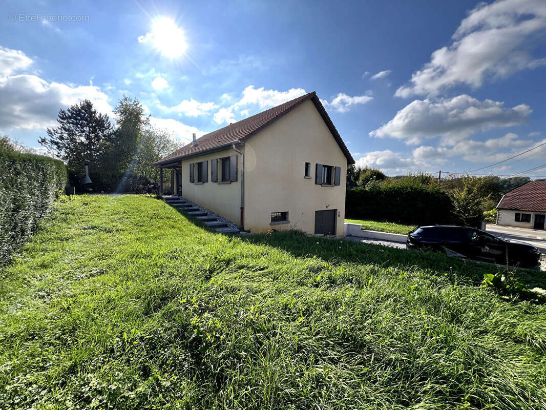 Maison à LAVERNAY