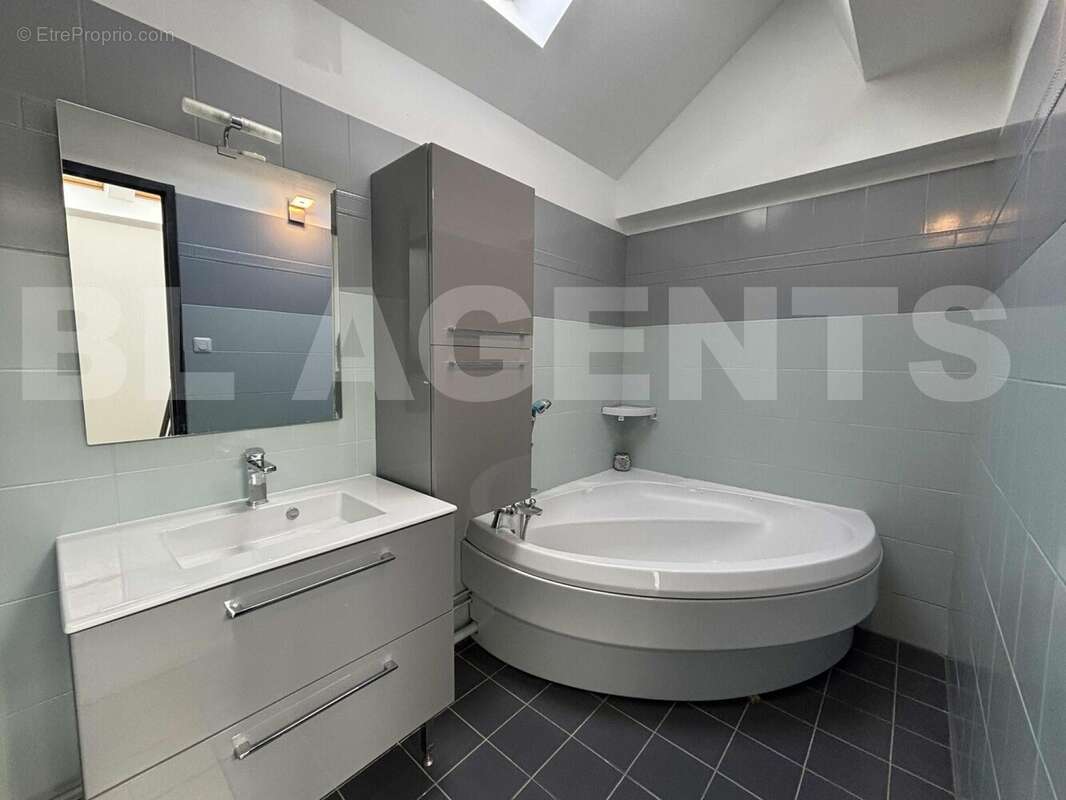 f4d5d625-b65a-4670-8c1a-d442bee67d5e - Maison à SEDAN