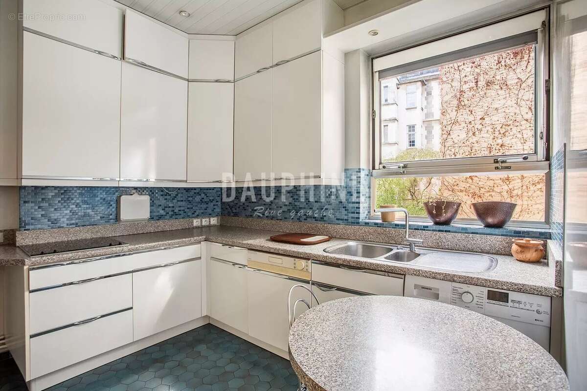 Appartement à PARIS-7E