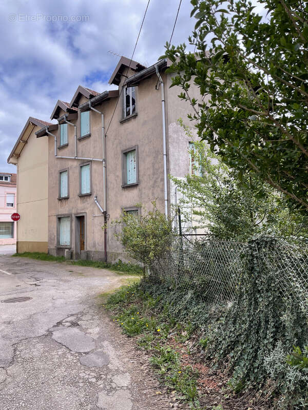 Appartement à GRANGES-SUR-VOLOGNE
