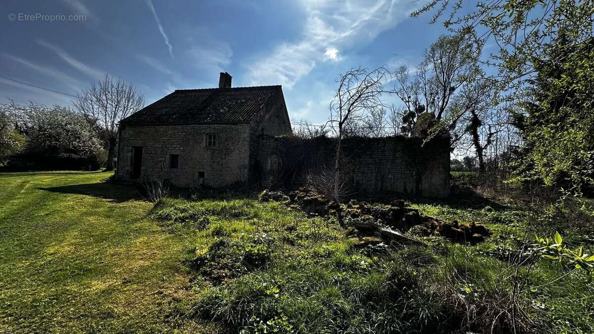 Maison à VIC-SOUS-THIL