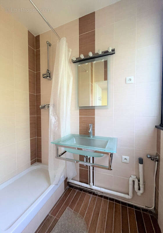 Appartement à LA CELLE-SAINT-CLOUD