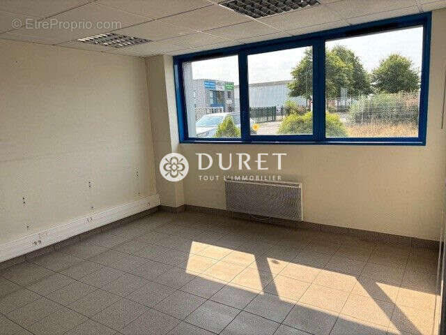 Commerce 480 m² à Le Girouard  - photo 4