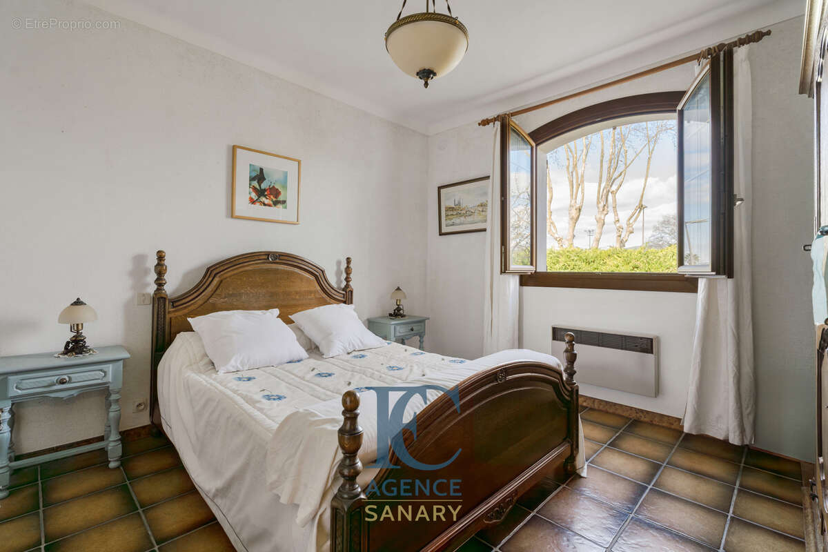 Maison à SAINT-CYR-SUR-MER