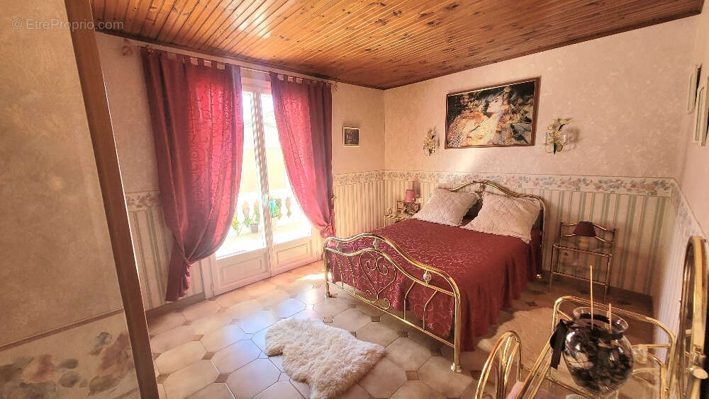 Maison à SAINTE-VALIERE