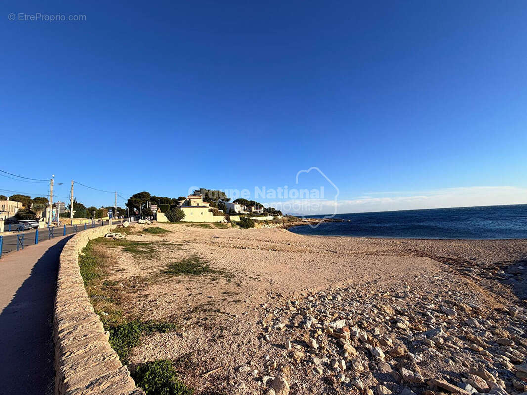 Commerce à SAUSSET-LES-PINS