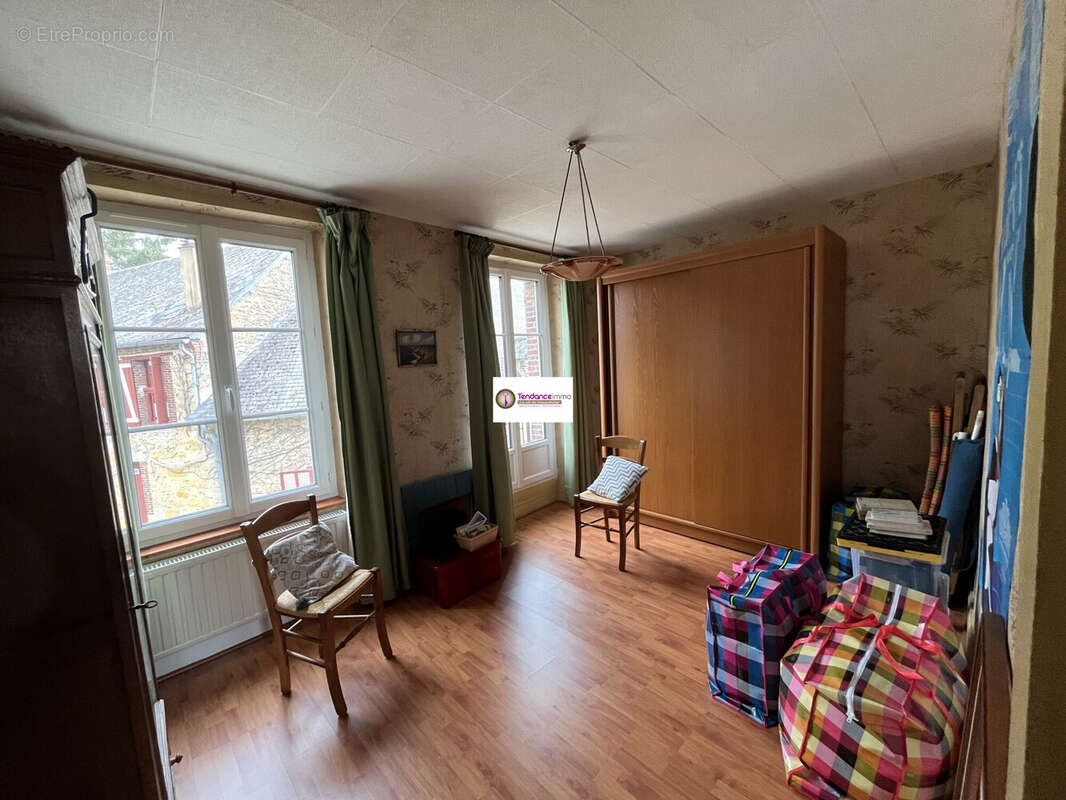 Maison à LE MELE-SUR-SARTHE