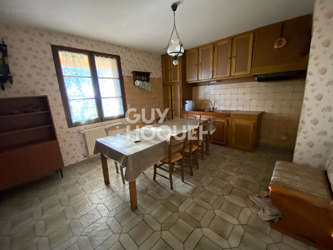 Maison à SAINT-ETIENNE-DE-FONTBELLON