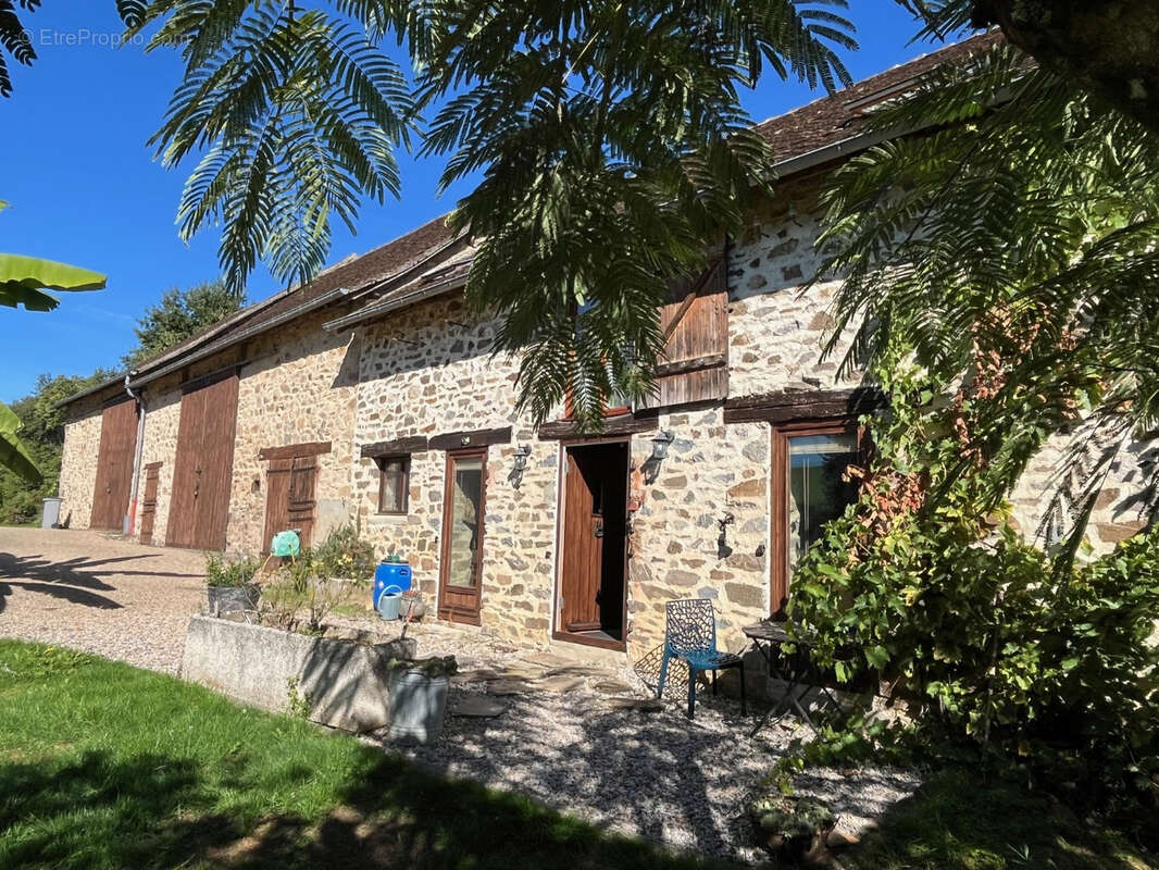 Maison à COUSSAC-BONNEVAL