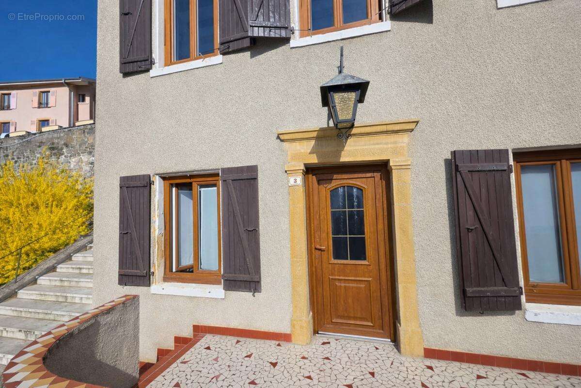 Maison à COURZIEU