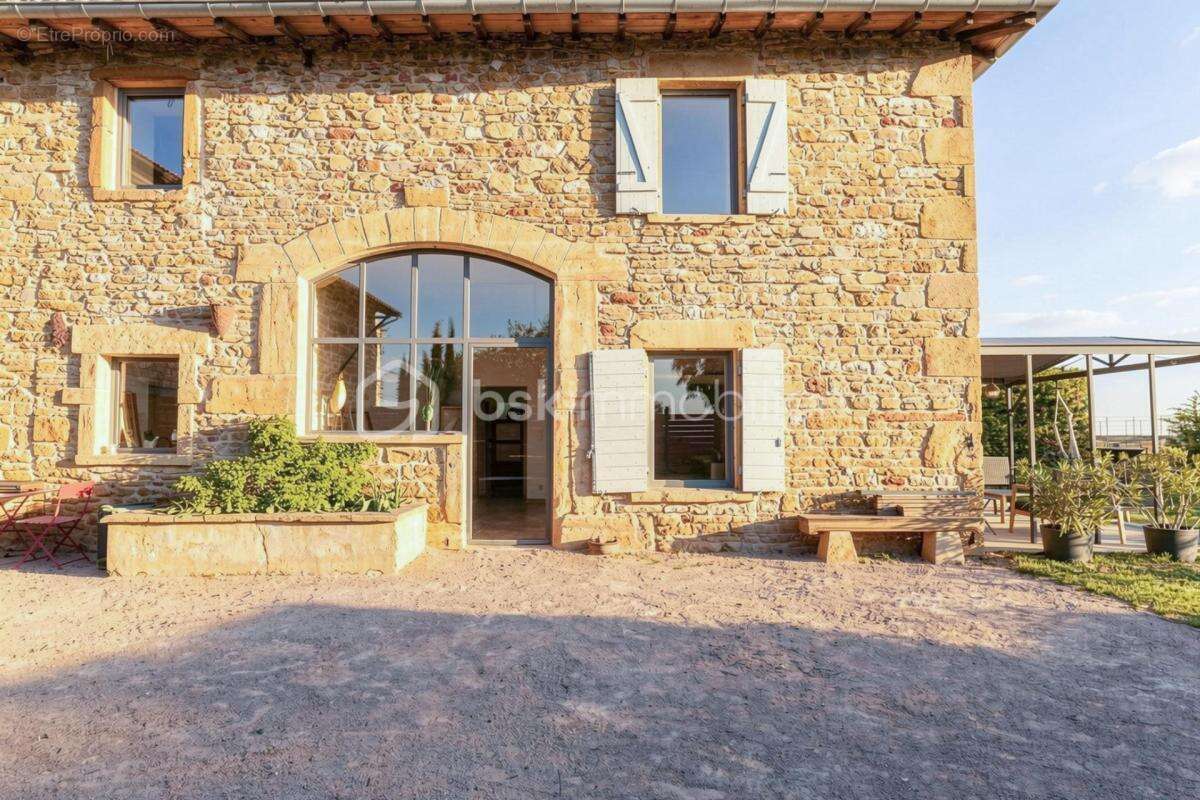 Ancien cuvier du XVIIIe siècle – 275 m² – Saint-Jean-des-Vignes - photo 4